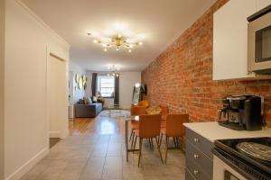 Kuchyň nebo kuchyňský kout v ubytování GATSBY - SelfCheckIn - Rooftop - Terraces - St-Denis