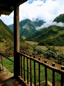 Casa en la Montaña في Macanal: اطلالة من شرفة على جبل