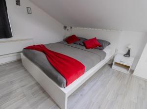 Łóżko lub łóżka w pokoju w obiekcie Hill apartman - MAKSIMIR Rebro