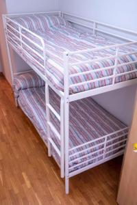 a couple of bunk beds in a room at LA ESTANCIA DE PIZARRO in Gijón