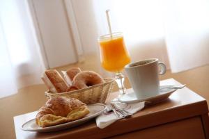 Opțiuni de mic dejun disponibile oaspeților de la Pension Europa