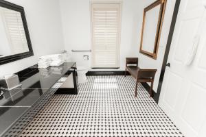 Voodi või voodid majutusasutuse Grand Hotel toas