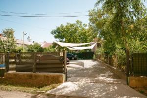 a fence with a white cloth hanging over a driveway at Belle View Apart Hotel in Turda