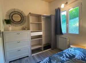 Posteľ alebo postele v izbe v ubytovaní Au-Doux-Altic chalet romantique avec JACUZZI ET SAUNA