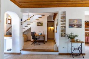 an open hallway with a desk in a house at Platanos in Vasiliki