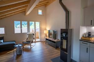 Kuchyň nebo kuchyňský kout v ubytování Chuenislodge2- zwei Balkone, gemütlicher Kamin, top Aussicht