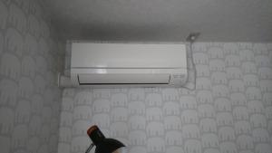 - un radiateur blanc dans une salle de bains avec un mur dans l'établissement Sarabetsu-mura chiiki Kouryu Center - Vacation STAY 31493v, à Naka-satsunai