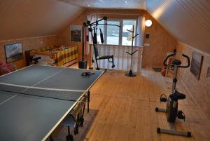 Kemudahan pingpong di Atpūtas vieta Upes Sausītes atau berdekatan