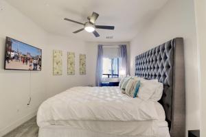 a bedroom with a large bed with a ceiling fan at Exquisite Home-Walk Score 81-Shopping District-King Bed-Parking -G3021 in Scottsdale