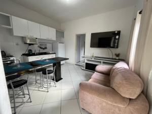 Et sittehjørne på Apartamento aconchegante com ar condicionado - Frade, Angra dos Reis