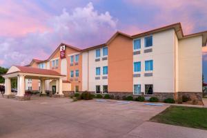 a rendering of a hotel with a parking lot at Best Western Plus Covered Bridge Inn in Brazil