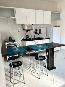 A cozinha ou kitchenette de Apartamento aconchegante com ar condicionado - Frade, Angra dos Reis