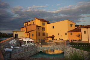 Basen w obiekcie Hotel Mulino di Firenze - WorldHotels Crafted lub w pobliżu