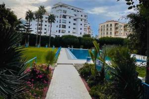 Bazén v ubytování Malabata Prime Location - Boulevard View Apt nebo v jeho okolí