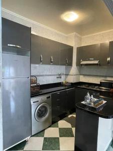 Kuchyň nebo kuchyňský kout v ubytování Malabata Prime Location - Boulevard View Apt