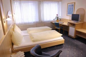 מיטה או מיטות בחדר ב-Hotel Hecher