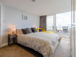 a bedroom with a bed and a view of the ocean at Hunroe Brow in Reighton
