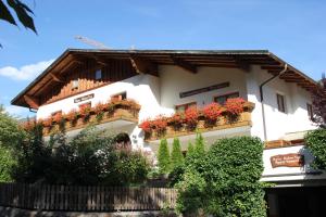 The building in which az apartmanhoteleket is located