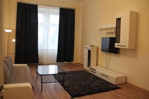 Televízia a/alebo spoločenská miestnosť v ubytovaní Jurincom apartments