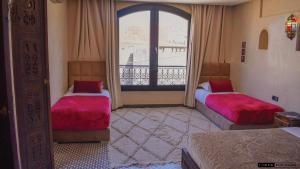 Postel nebo postele na pokoji v ubytování Auberge RIAD DLIM Tamraght