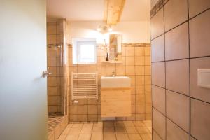 Koupelna v ubytování Aparthotel & Seminarhaus Wolkentor + 34 fotografií