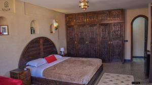 Postel nebo postele na pokoji v ubytování Auberge RIAD DLIM Tamraght