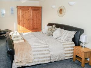 מיטה או מיטות בחדר ב-Longmead