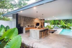 Πισίνα στο ή κοντά στο Modern Edgy Sophisticated Base, close to all - 2BR Villa