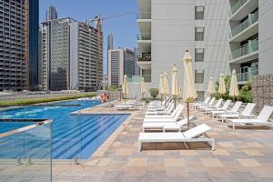 Bazen v nastanitvi oz. blizu nastanitve Alluring 1 BD Apartment in Business Bay with Burj Khalifa view