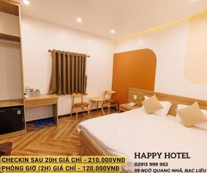 A bed or beds in a room at Happy Hotel