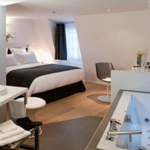 Letto o letti in una camera di Hôtel Quatorze