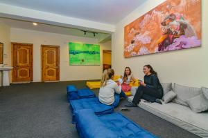 Area soggiorno di Raybo Hostel - Serene stay with 5 mins walk from the main market