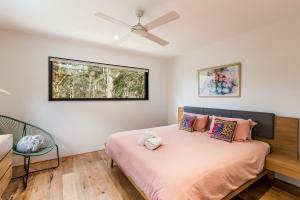 a bedroom with a bed and a window at Kaya Karri in Margaret River Town