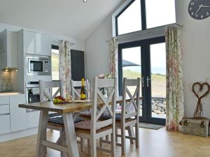 a kitchen and dining room with a table and chairs at Sprint Lodge in Burneside