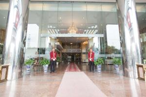 Fațada sau intrarea în Hoang Son Peace Hotel