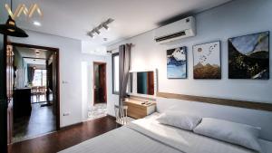 Postel nebo postele na pokoji v ubytování VNAHOMES Serviced Apartment