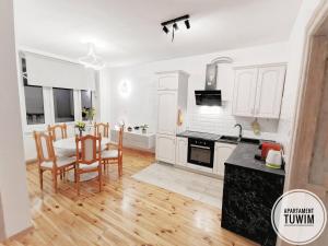 Dapur atau dapur kecil di Apartament Tuwim