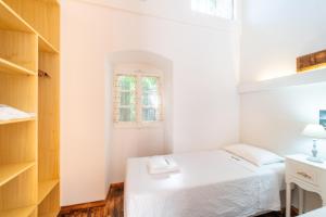 A bed or beds in a room at Villa Adamantia Paxos