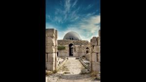 vista su una moschea dalle rovine di un edificio di The Royal Luxury City Budget Visit ad Amman