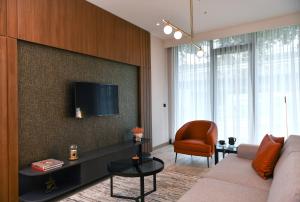 WestSide Residences by Rotana的电视和/或娱乐中心