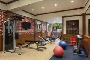Welcomhotel by ITC Hotels, Pine N Peak, Pahalgam的健身中心和/或健身设施