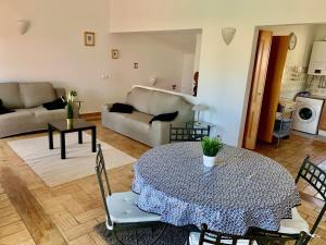 Posezení v ubytování Casadaluz 86 - Porto dona Maria casa do mar , 2 bedrooms , Amazing sea view , salt water pool , wifi