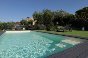 a swimming pool with blue water in a yard at Il Borgo Delle Querce Villa Fichi Piscina privata in Martina Franca
