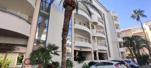 Fotografia z galérie ubytovania Apartement rénové 2 chambres au Palm Beach v Cannes
