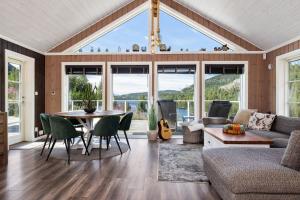 a living room with a table and chairs at Libehi in Lona