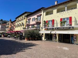 a cobblestone street in a town with buildings at Ascona: CÀ DAL DOLZ in Ascona
