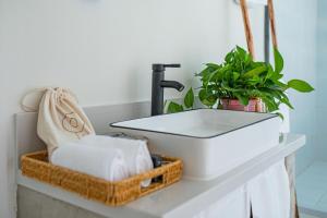 Φωτογραφία από το άλμπουμ του Y·S·L杨树林小院 环球影城旁（团建 聚会 火锅 德扑 麻将 烧烤 品茶，距离环球影城15分钟） σε Tongzhou