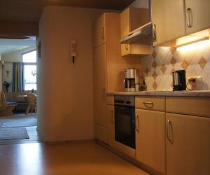 Kuchyňa alebo kuchynka v ubytovaní Gästehaus Alpina