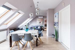 Kuchyňa alebo kuchynka v ubytovaní Sunny and Central 3-Bedroom Penthouse with Garage