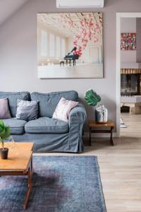 Posedenie v ubytovaní Sunny and Central 3-Bedroom Penthouse with Garage